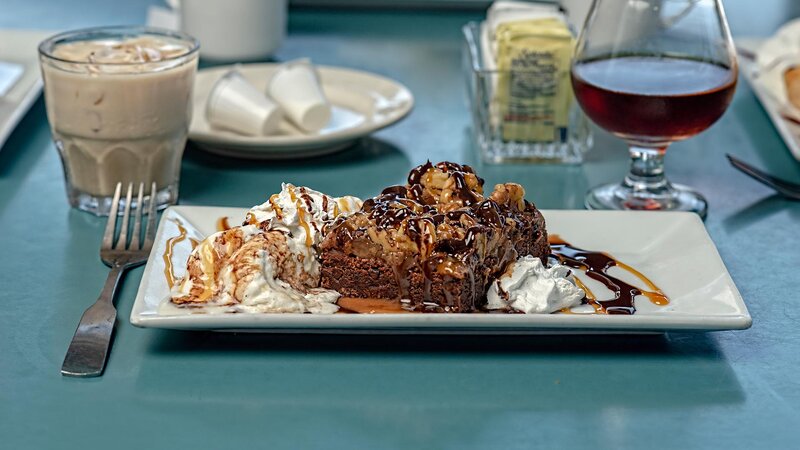 Brownie and ice cream dessert with after dinner drinks